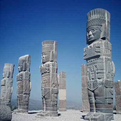 Colonne scolpite in forma umana, da un tempio tolteco, Tula, Messico, XII secolo da Unbekannt Unbekannt